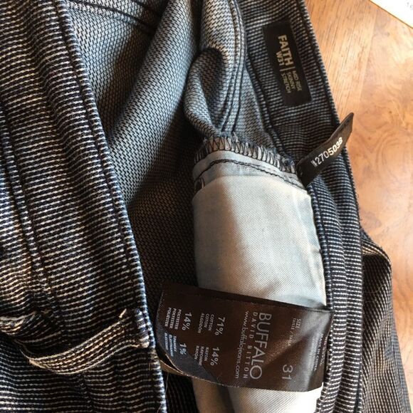 BLUE PINSTRIPE Jean w Distressed Hem! - Picture 4 of 14
